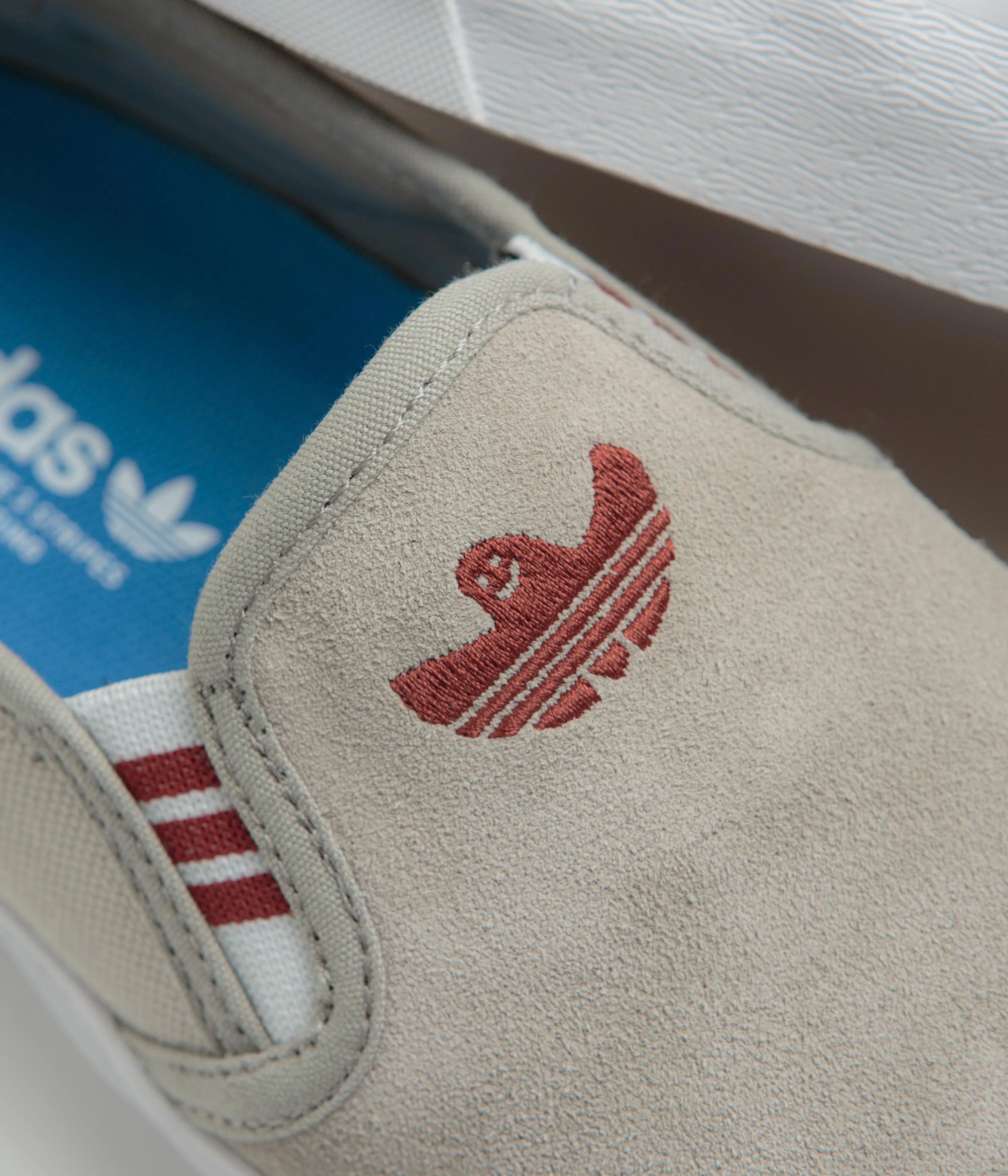 Adidas Shmoofoil Slip Shoes - Putty Beige / Preloved Ruby / Wonder Alumina - Image 3