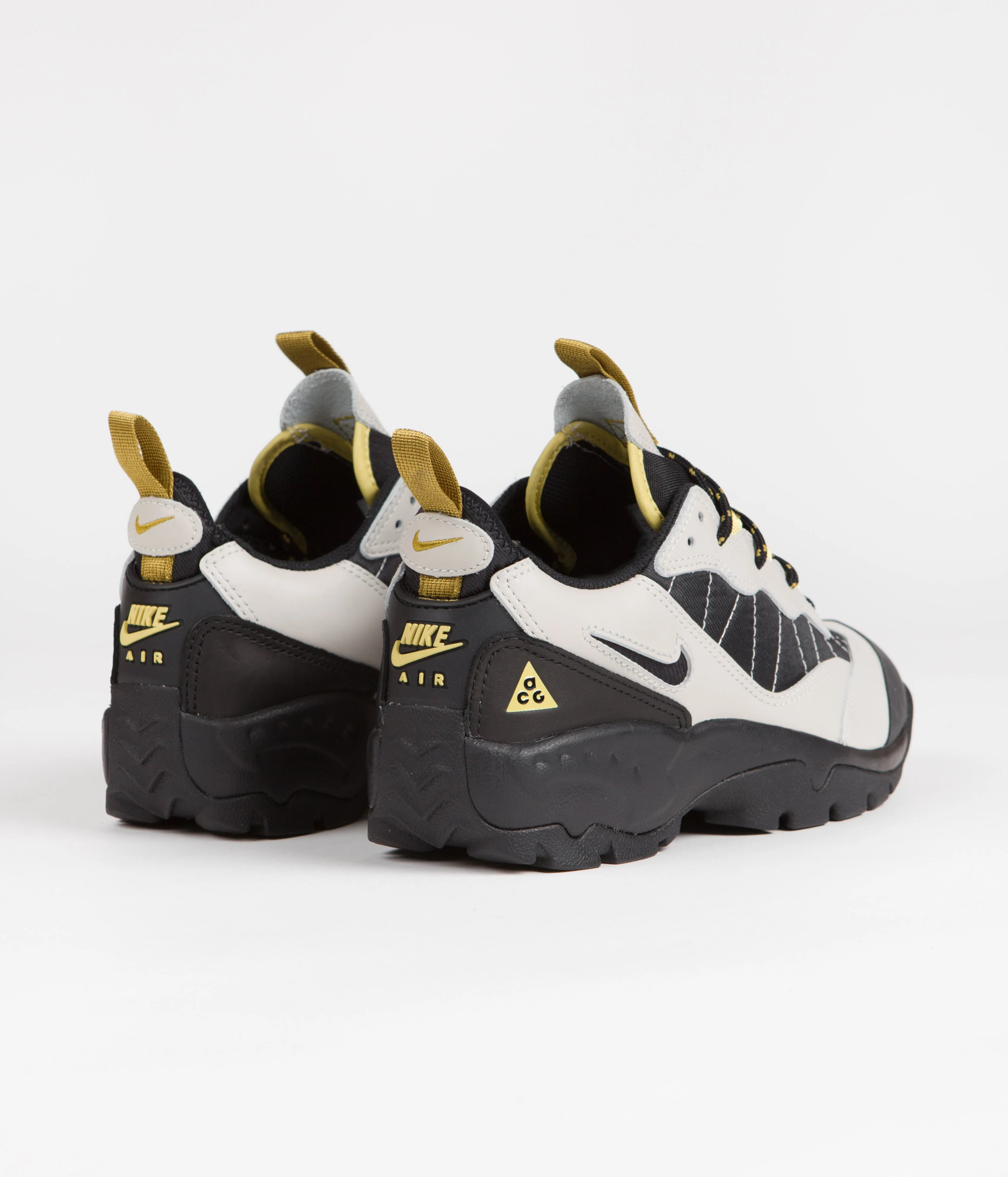 Nike ACG Air Mada Shoes - Light Bone / Black - Celery - Desert Moss - Image 4