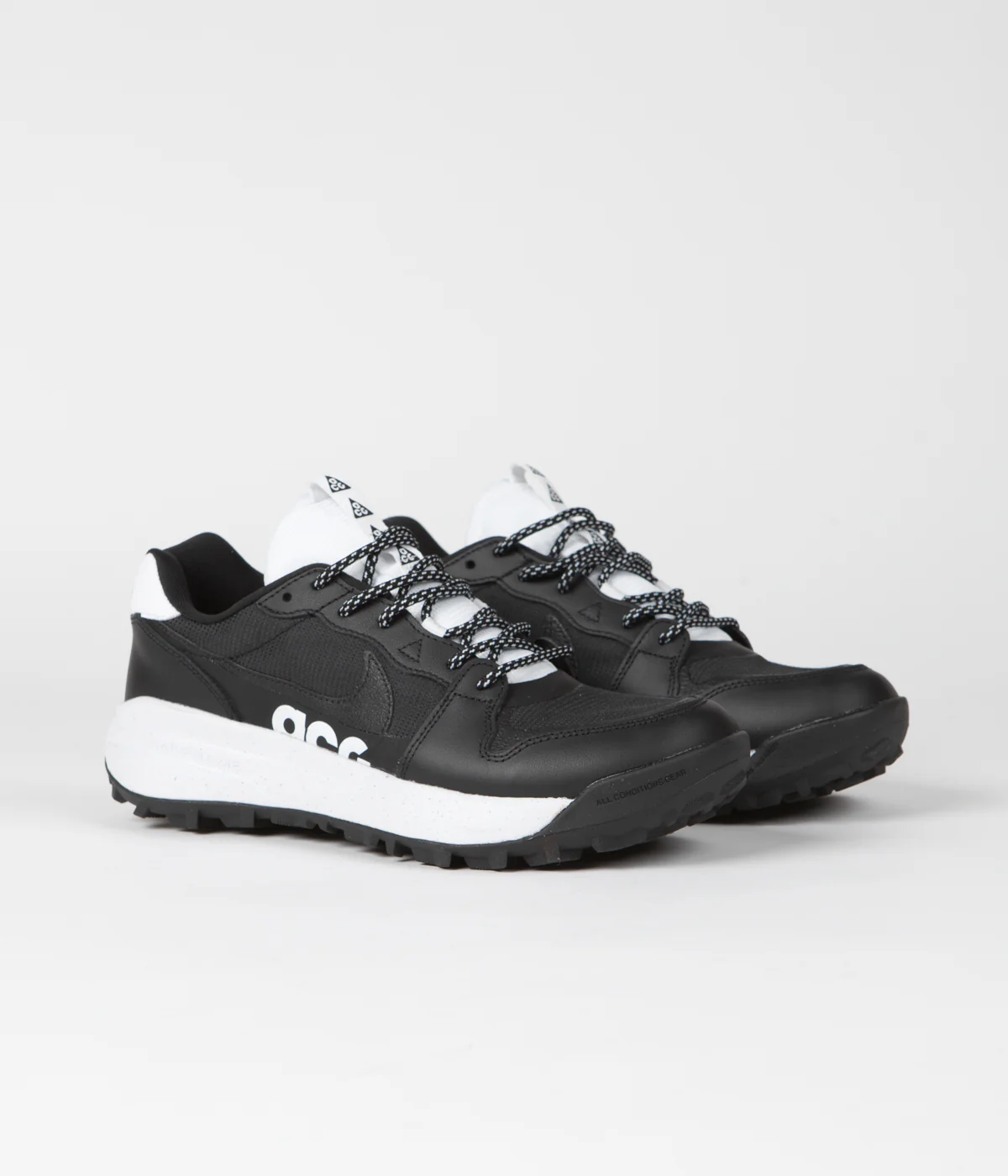 Nike ACG Lowcate Shoes - Black / White - Black - White - Image 2