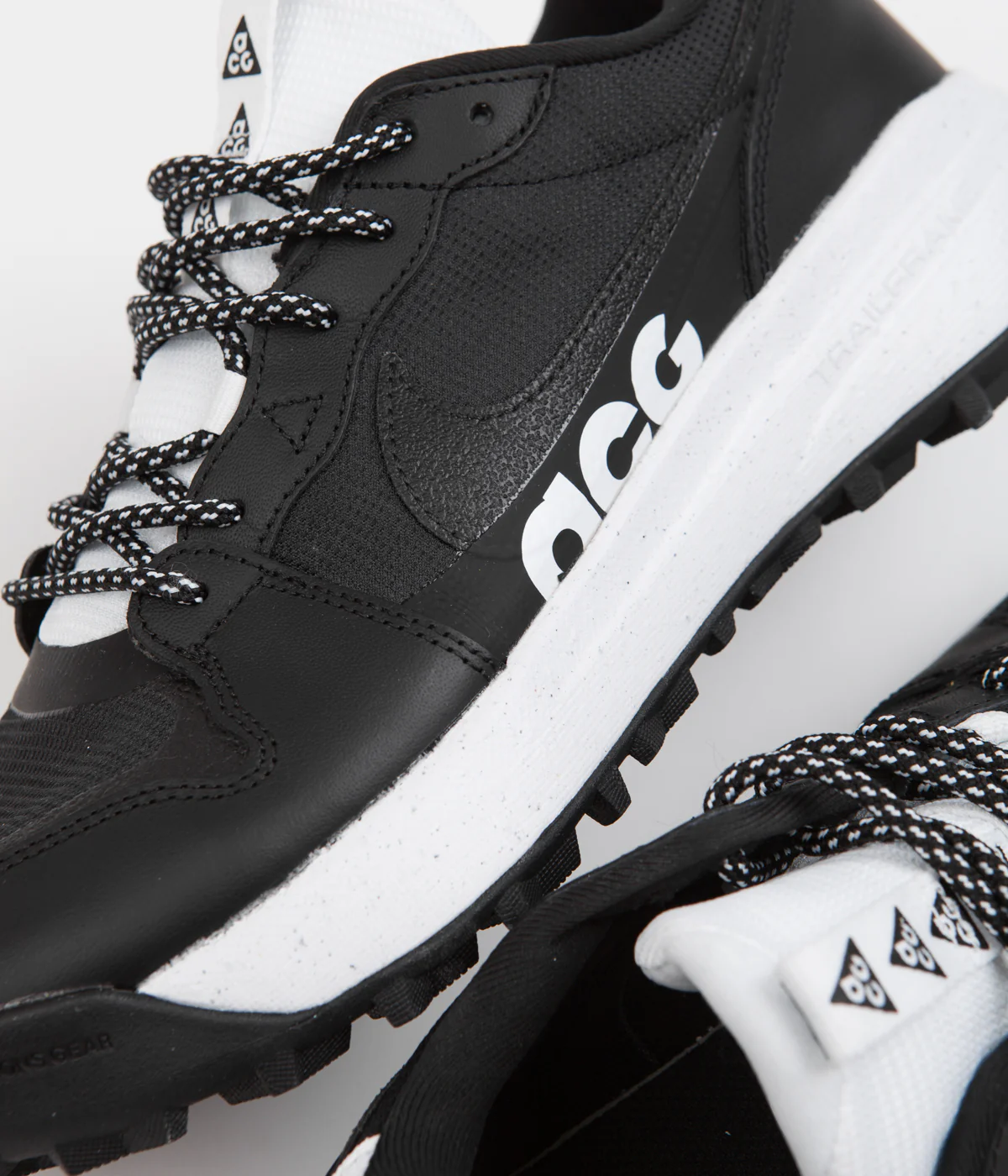 Nike ACG Lowcate Shoes - Black / White - Black - White - Image 3