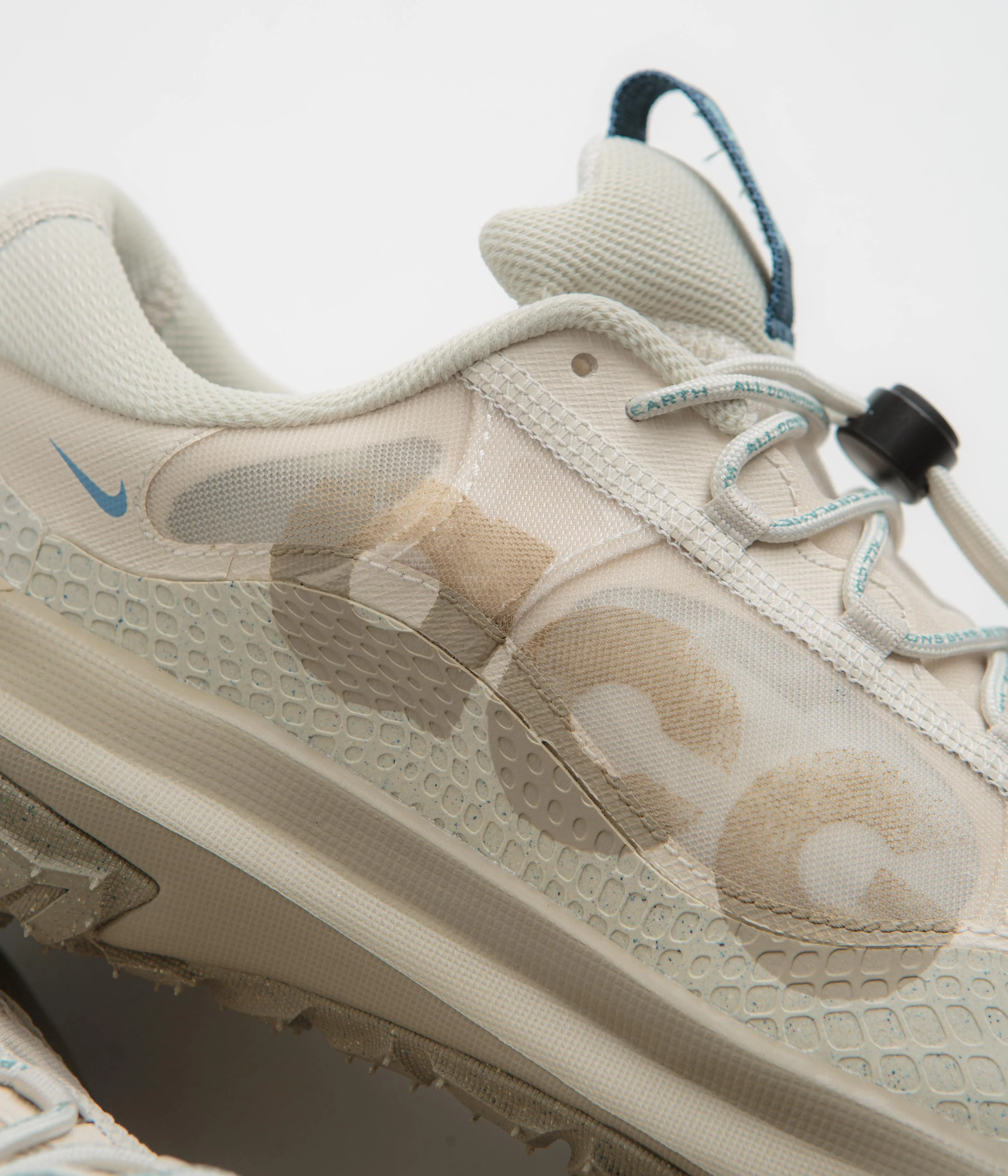 Nike ACG Mountain Fly 2 Low Shoes - Light Orewood Brown / Khaki - Light Bone - Image 3