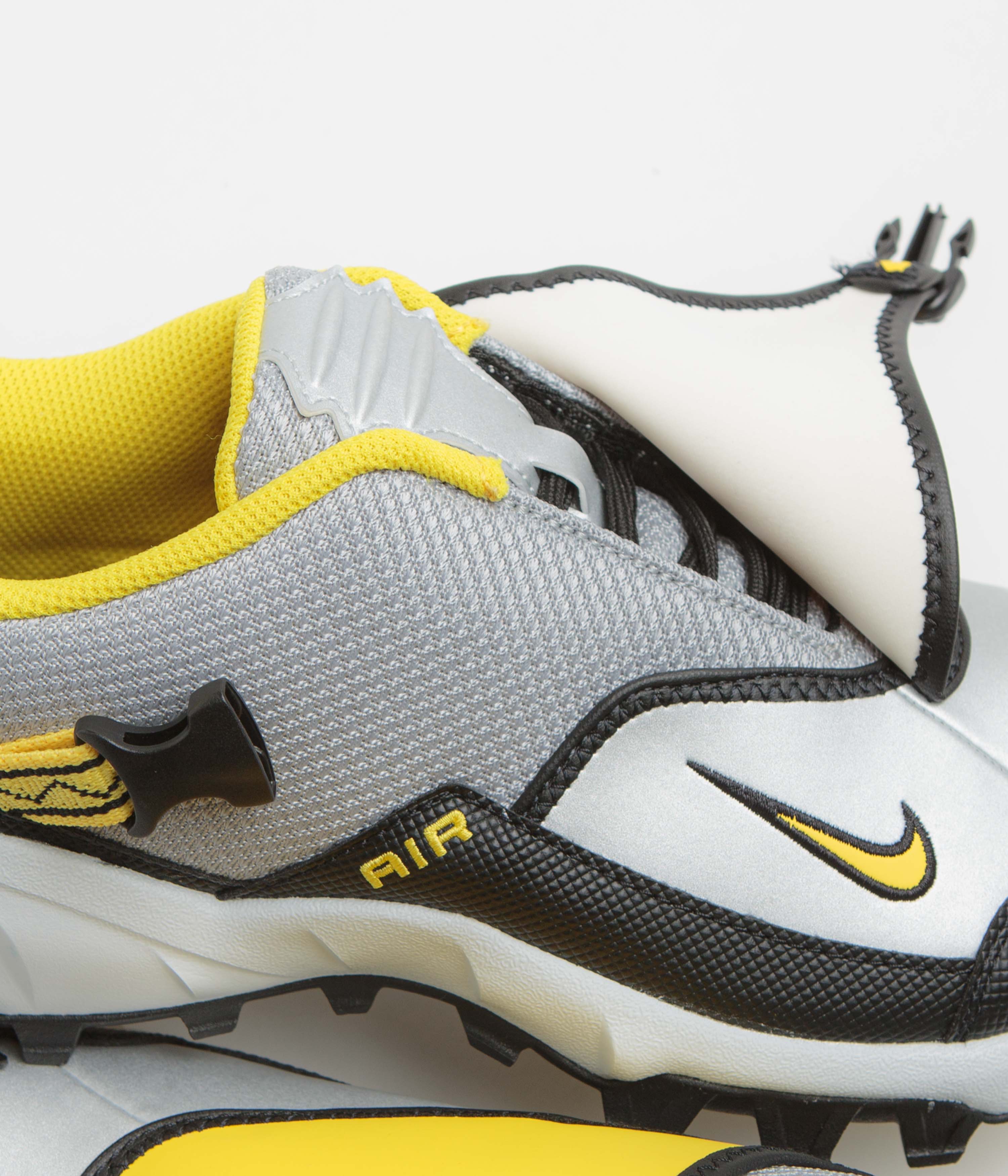 Nike ACG Phassad Shoes - Black / Yellow Zest - Metallic Silver - Image 4