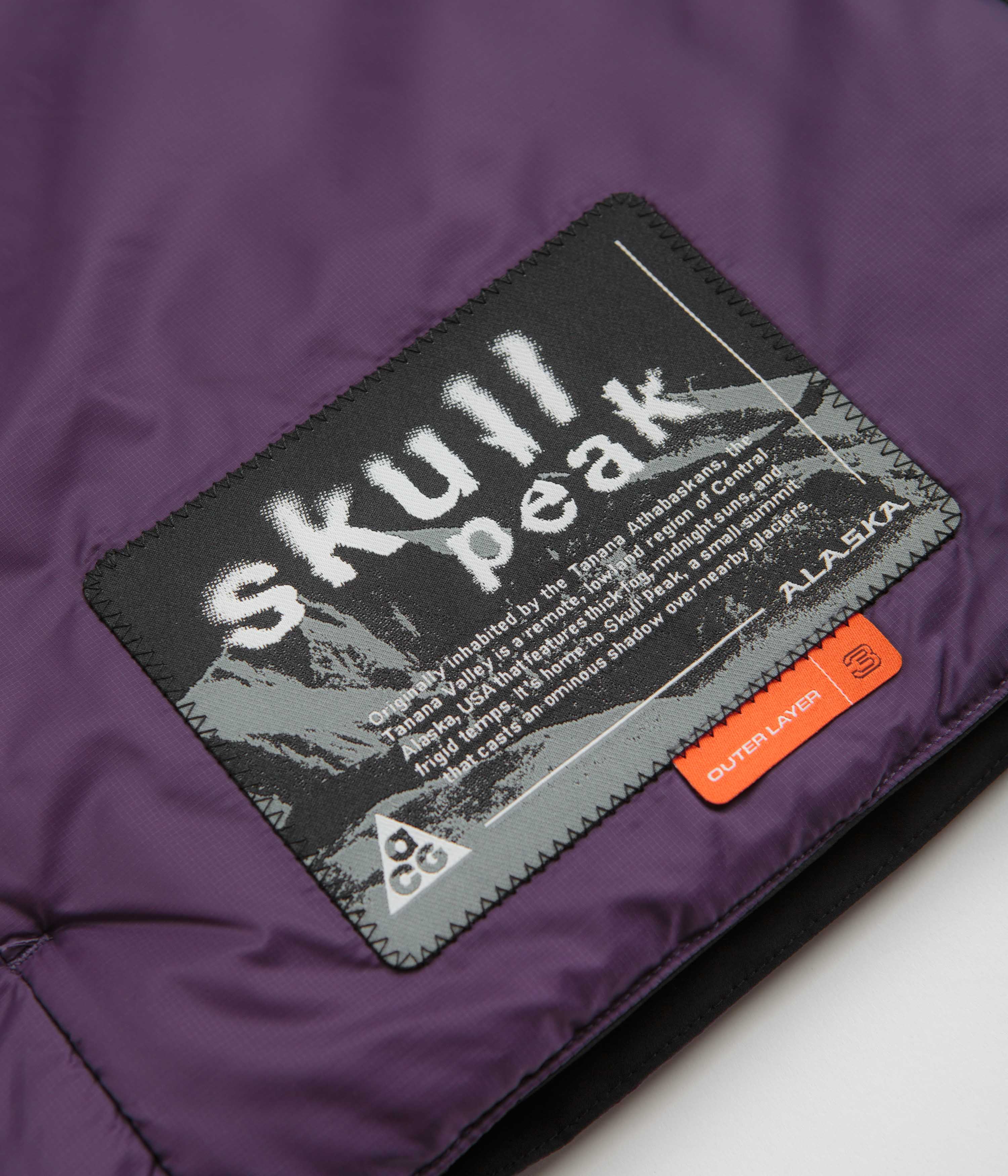 Nike ACG Skull Peak Reversible Vest - Black / Dark Raisin / Summit White - Image 8