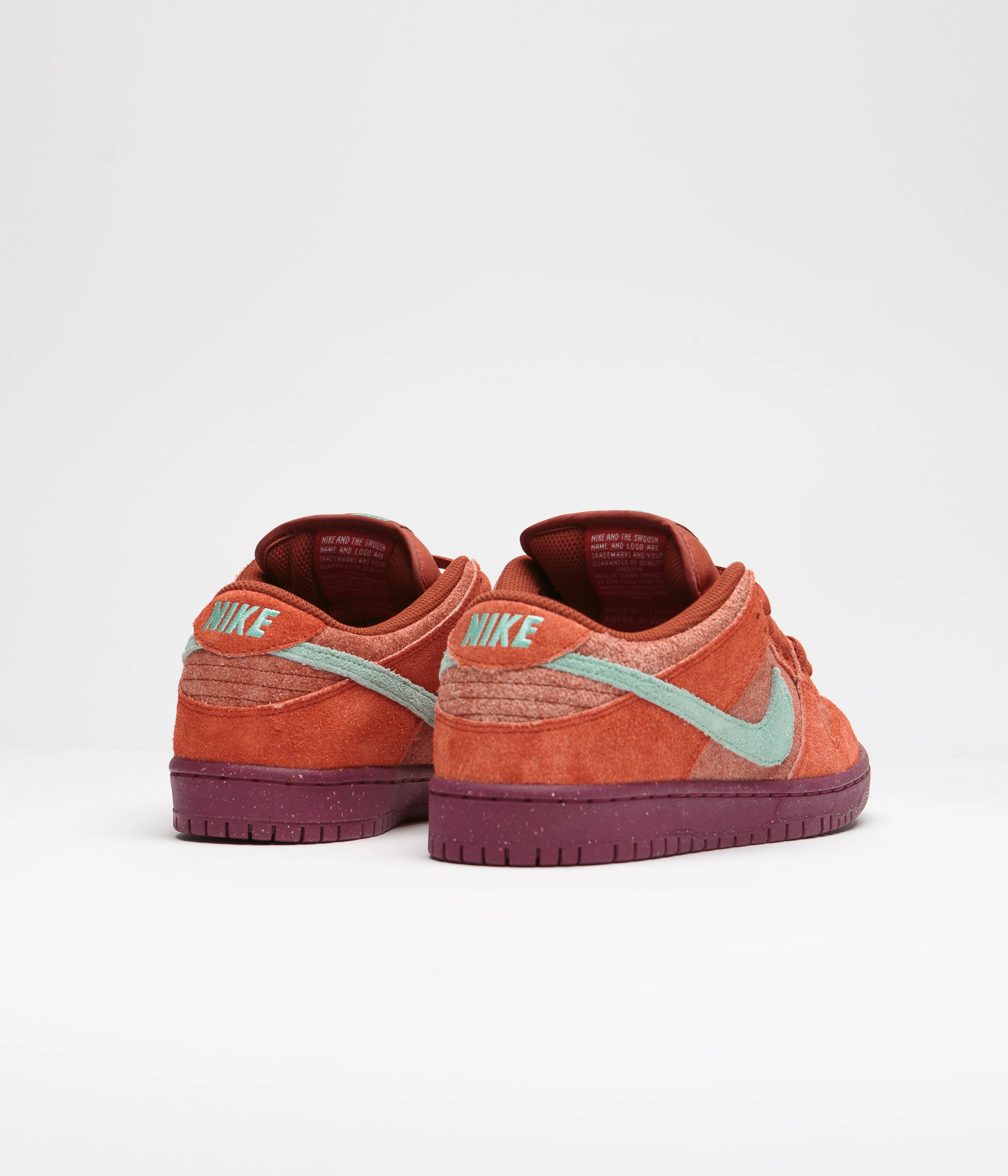 Nike SB Dunk Low Pro Premium Shoes - Mystic Red / Emerald Rise - Rugged Orange - Image 4