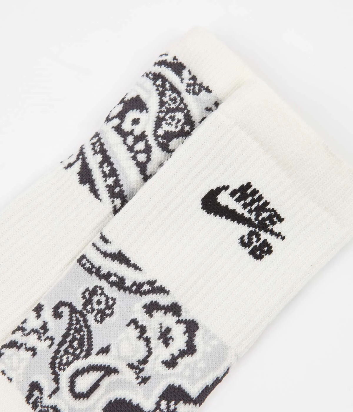 Nike SB Everyday Max Lightweight Crew Socks (3 Pair) - White / Paisley - Image 3