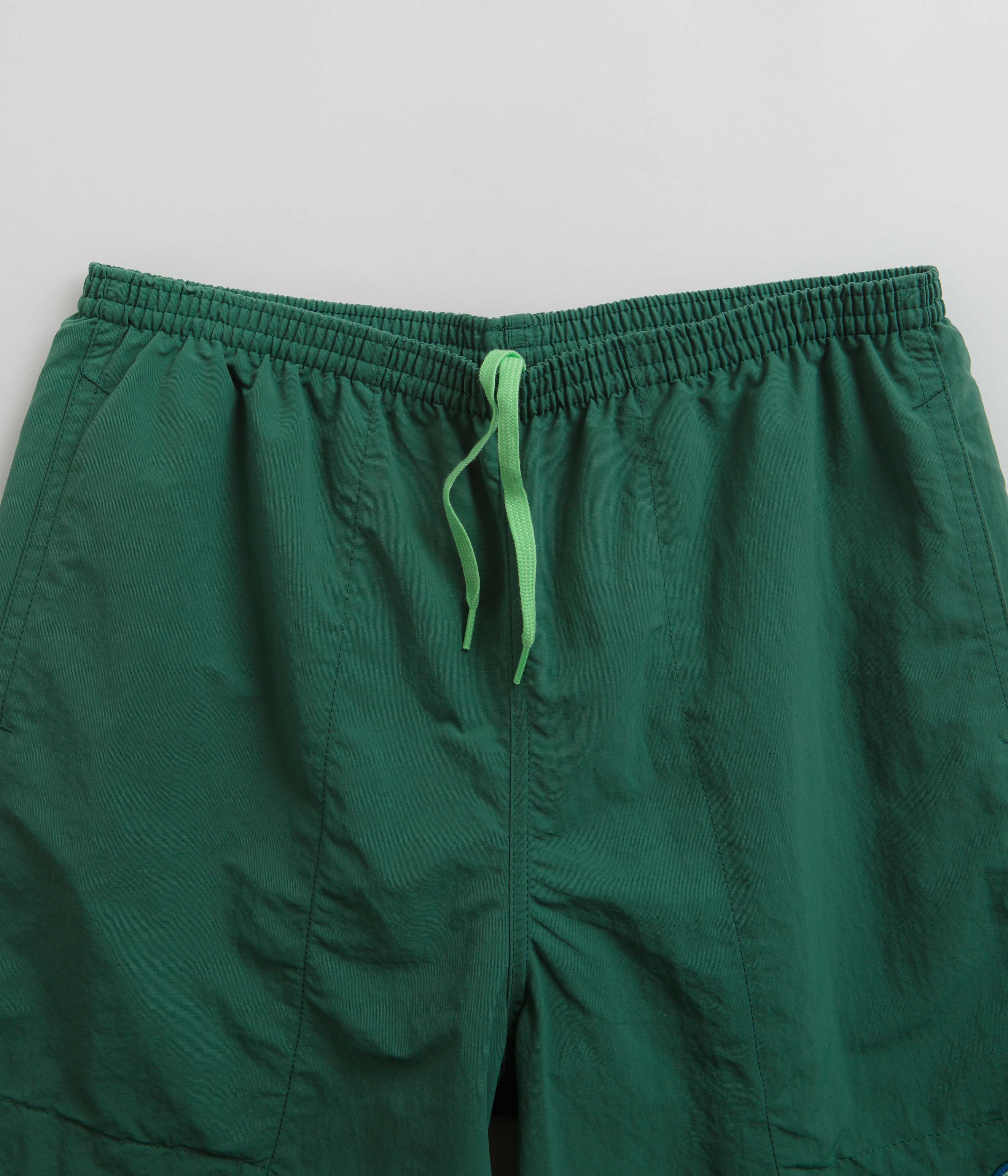 Patagonia Baggies Longs 7" Shorts - GPIW Crest: Conifer Green - Image 4