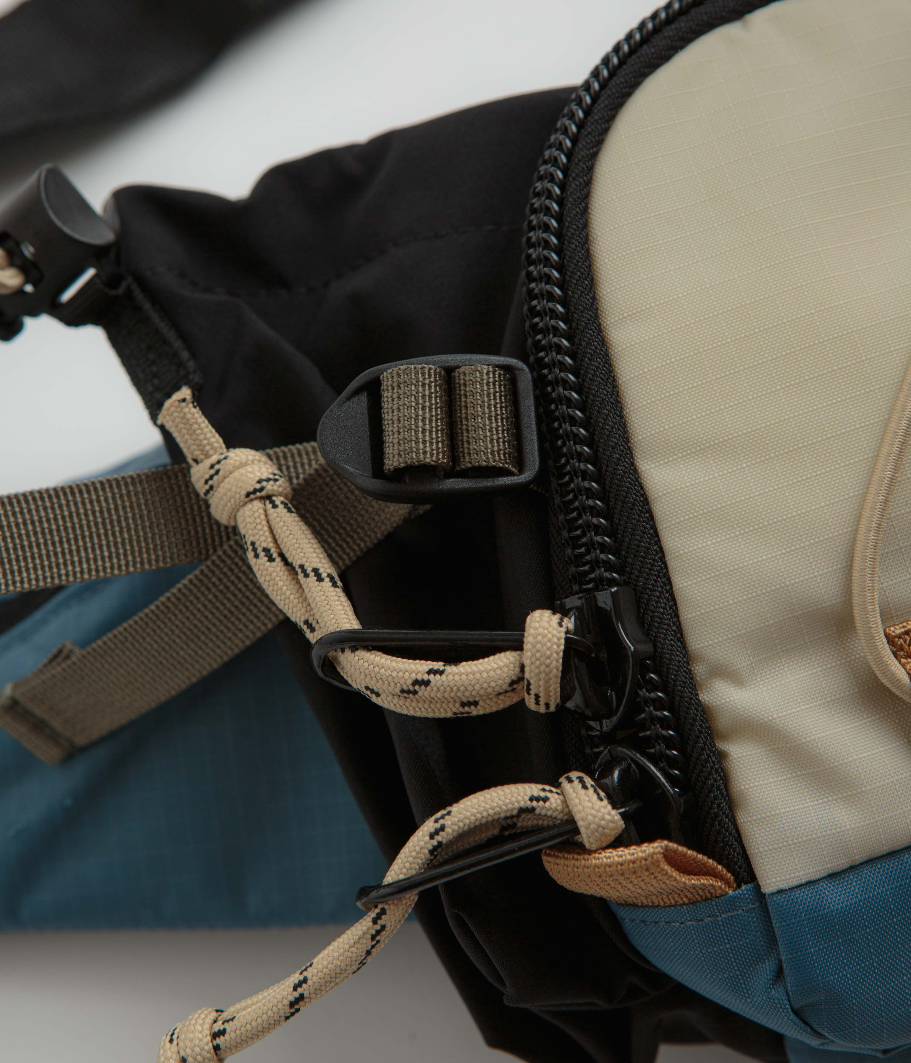 Topo Designs Mountain Hydro Hip Pack - Stone Blue / Bone White - Image 5