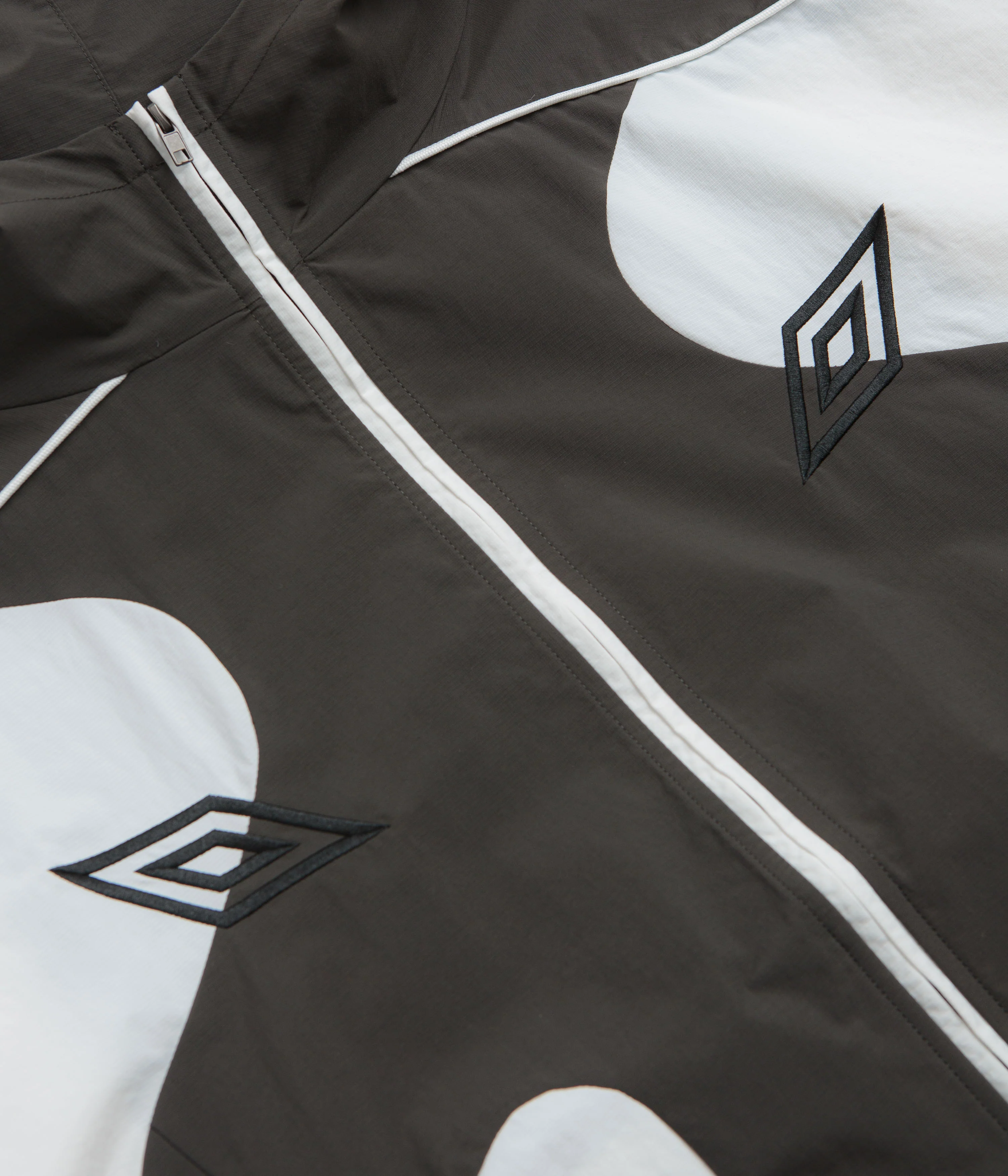 Umbro Guarding Masked Tracksuit Jacket - White / Dark Olive - Image 6