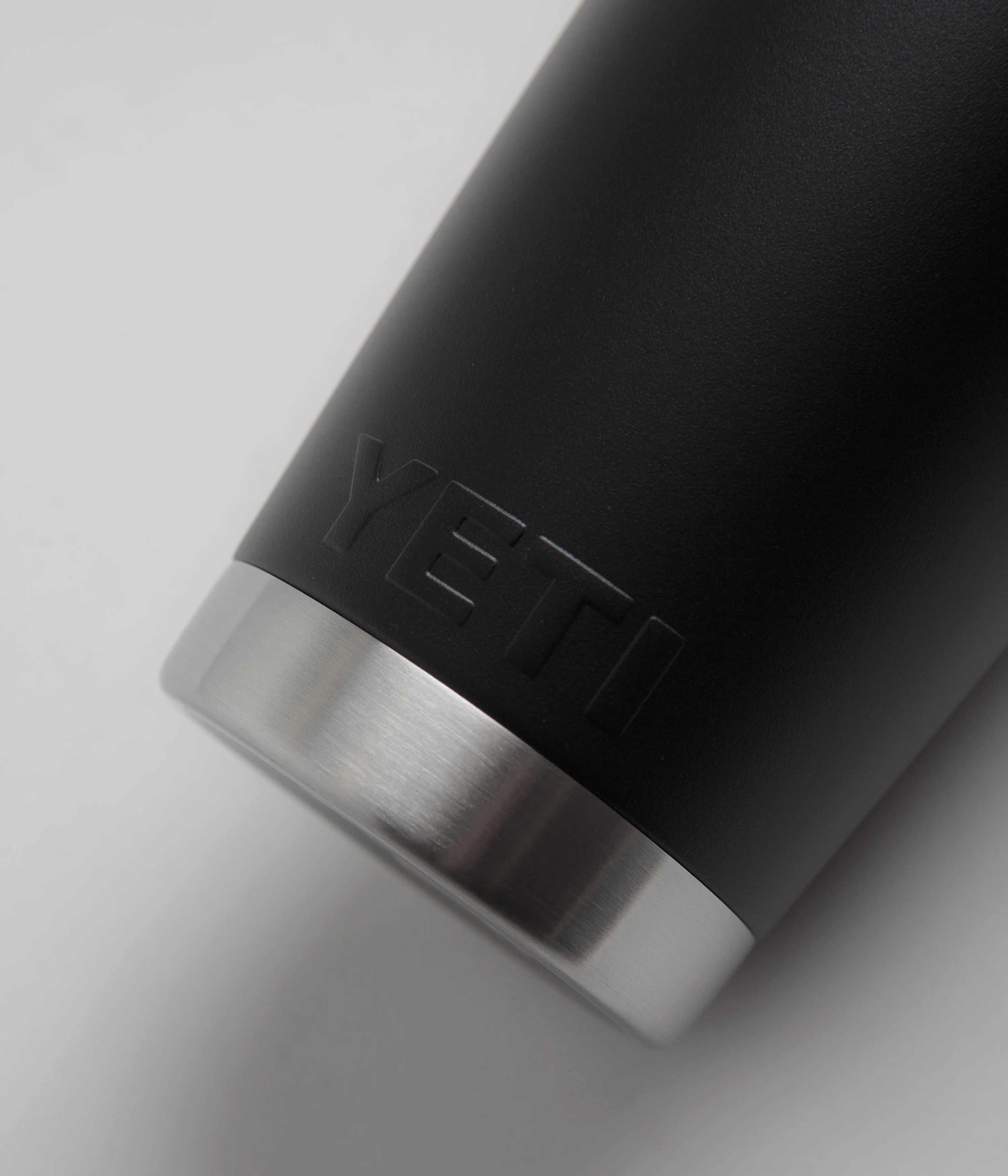 Yeti Rambler Tumbler V2 20oz - Black - Image 4
