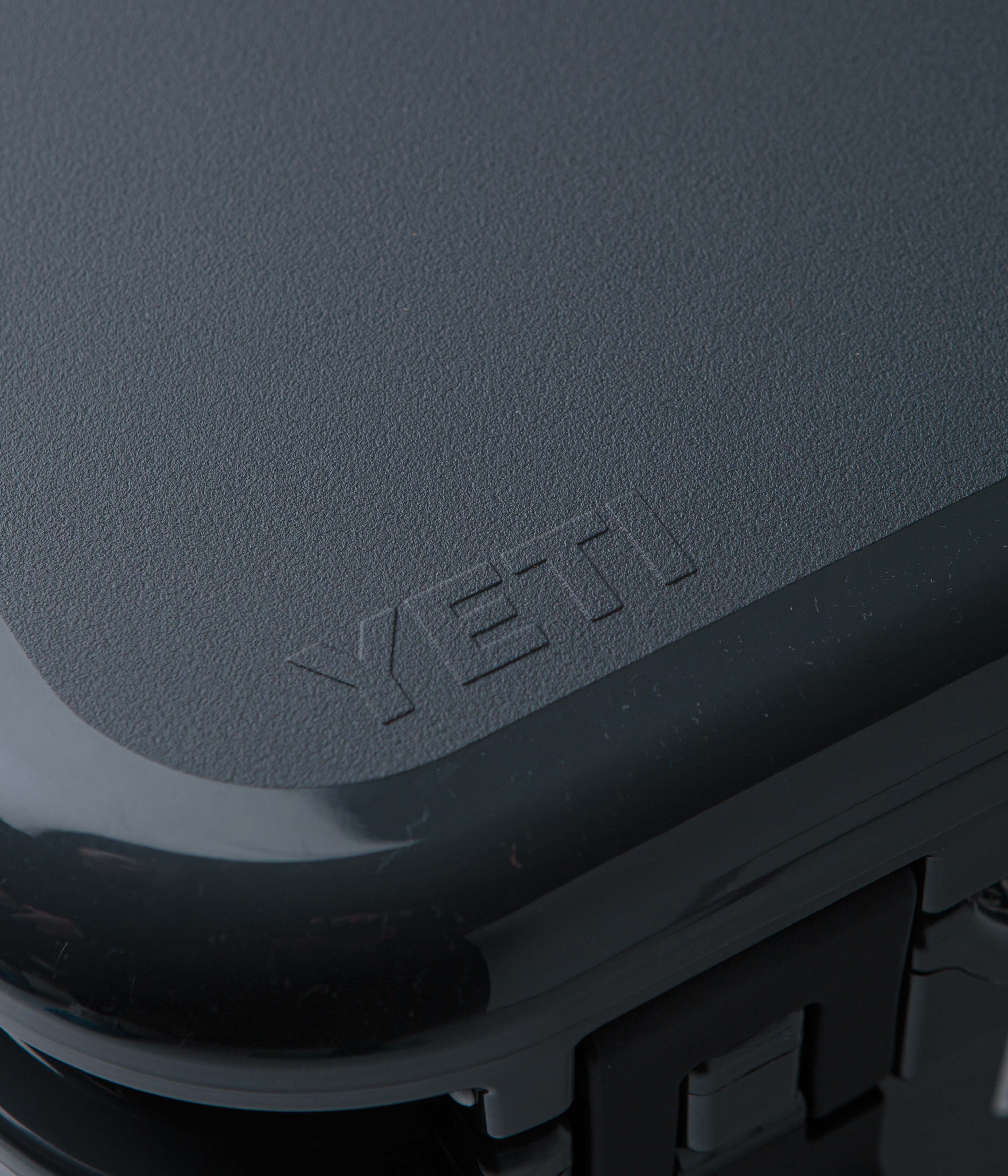 Yeti Roadie 24 Hard Cooler - Charcoal - Image 4
